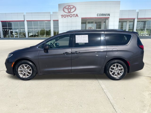 Used 2021 Chrysler Pacifica Touring-L FWD image 2
