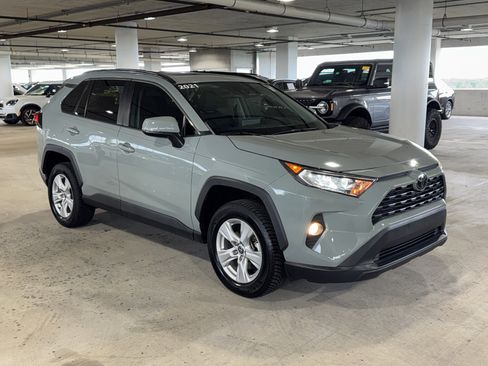 Used 2021 Toyota RAV4 XLE w/ Convenience Package image 2