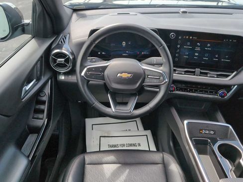 Used 2025 Chevrolet Equinox LT w/ Convenience Package II FWD image 10