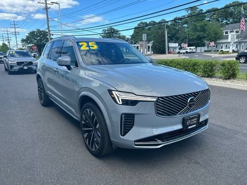 Certified 2025 Volvo XC90 B6 Plus AWD/4WD image 6
