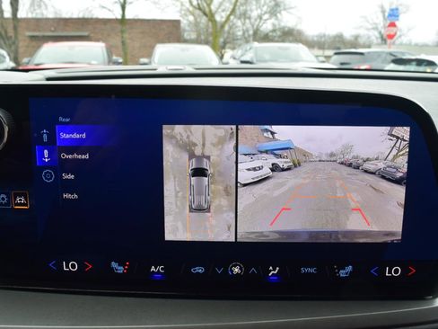 Used 2024 Chevrolet Traverse LT w/ Trailering Package FWD image 32