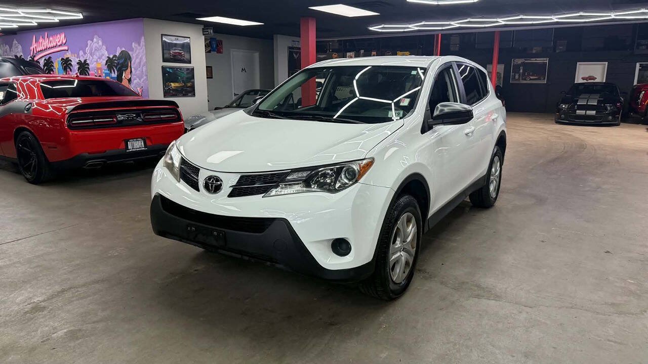 Used 2015 Toyota RAV4 LE FWD image 1