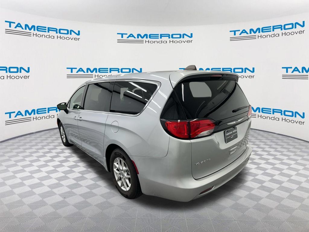 Used 2023 Chrysler Voyager LX FWD image 3