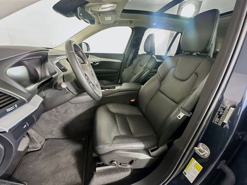 Used 2025 Volvo XC90 B5 Core image 13