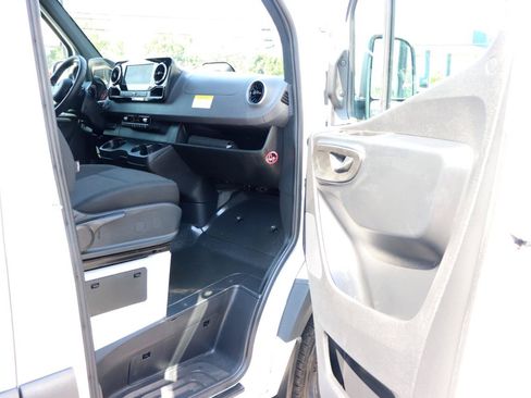 Used 2025 Mercedes-Benz Sprinter 2500 image 14