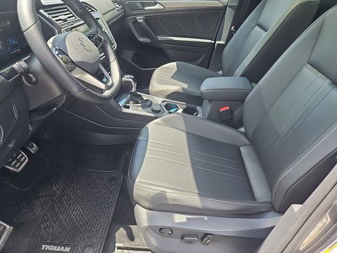 Certified 2024 Volkswagen Tiguan SE R-Line AWD/4WD image 32