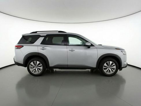 Used 2025 Nissan Pathfinder SV image 11