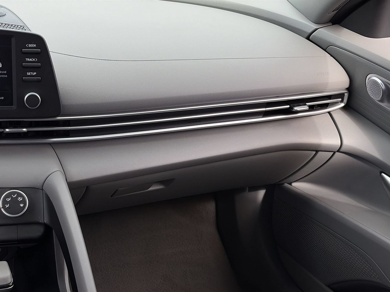 Certified 2024 Hyundai Elantra SE FWD image 15