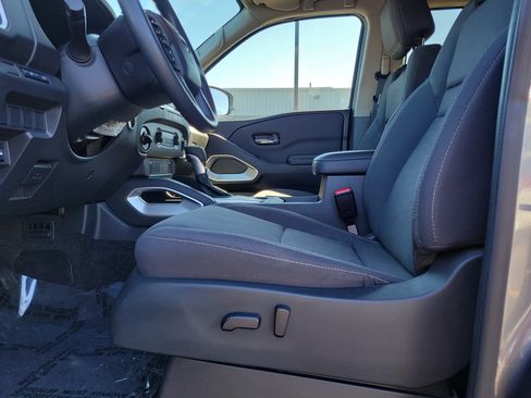 Used 2023 Nissan Frontier SV w/ Tow Package image 16