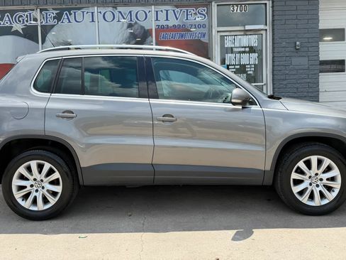 Used 2009 Volkswagen Tiguan S FWD image 2