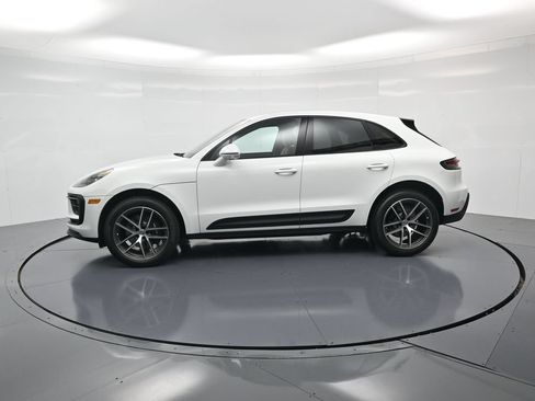 Certified 2026 Porsche Macan AWD/4WD image 2