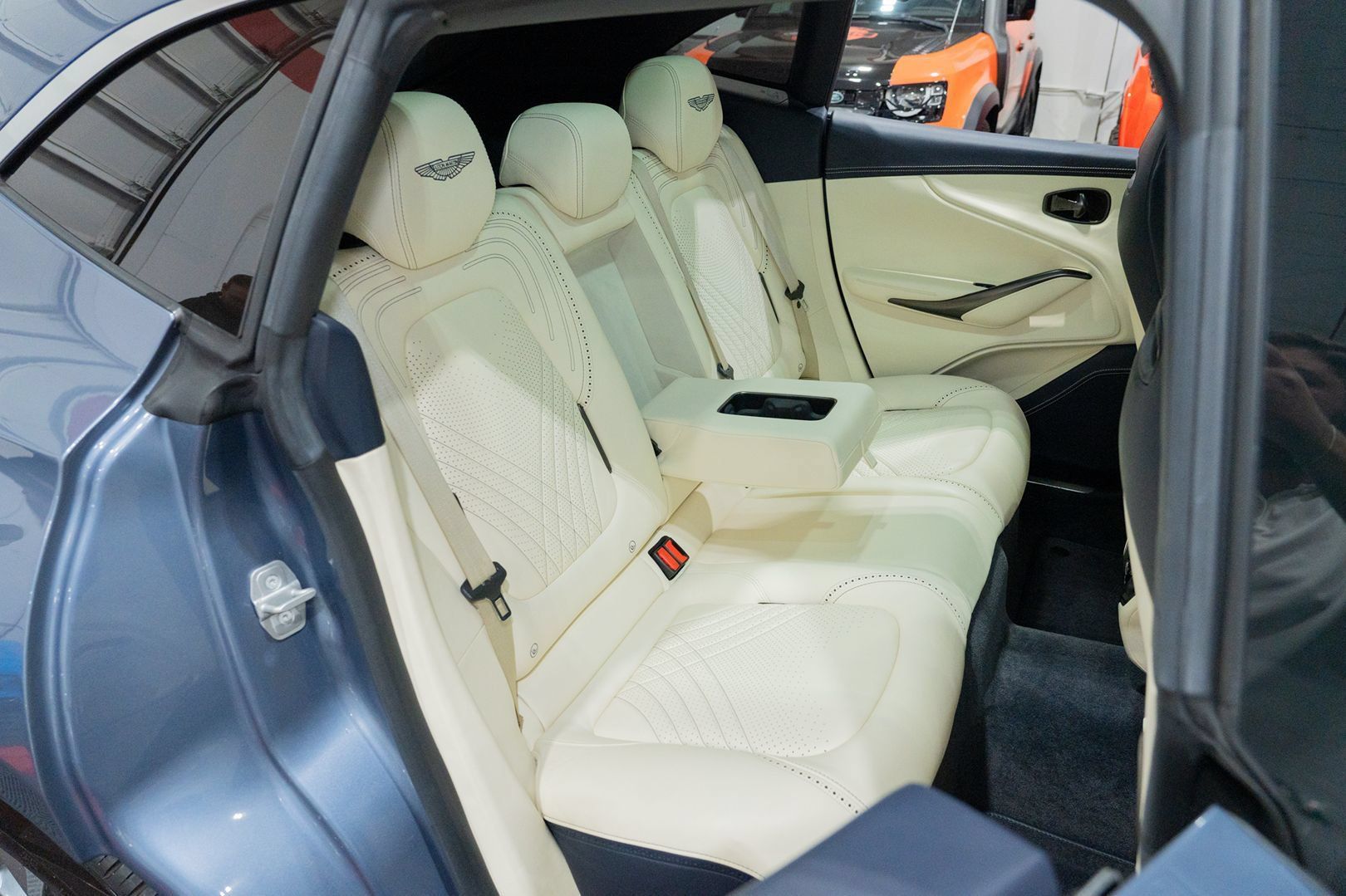 Used 2021 Aston Martin DBX AWD/4WD image 35