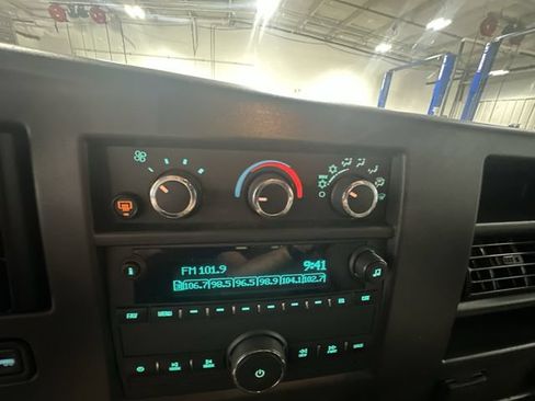 Used 2025 Chevrolet Express 3500 LS RWD image 21
