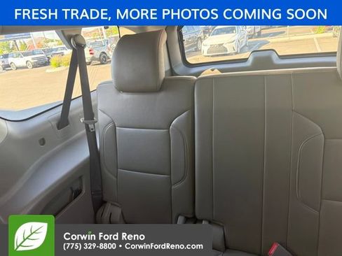 Used 2019 GMC Yukon XL SLT w/ Open Road Package AWD/4WD image 12