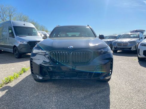 New 2026 BMW X5 xDrive40i w/ M Sport Package AWD/4WD image 2