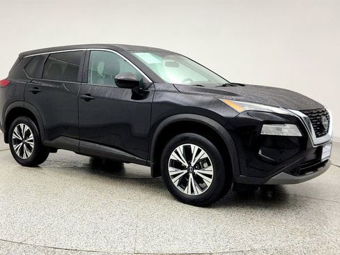 Used 2023 Nissan Rogue SV image 3