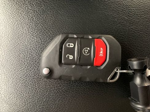 Used 2023 Jeep Gladiator Overland AWD/4WD image 16