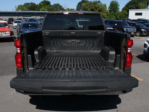 Used 2023 Chevrolet Silverado 1500 LT AWD/4WD image 7