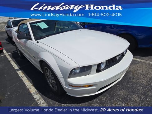 Used 2005 Ford Mustang GT RWD image 2