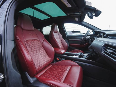 Used 2023 Audi e-tron S Premium Plus image 46