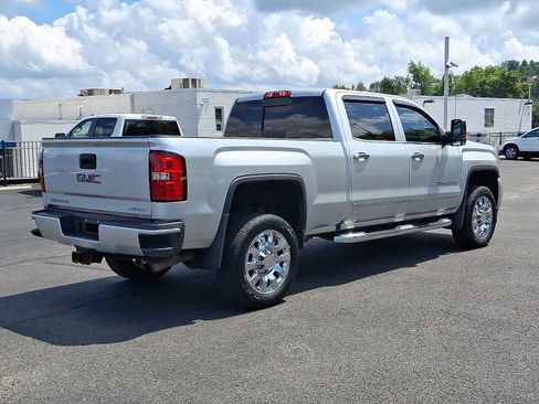 Used 2019 GMC Sierra 2500 Denali w/ Suspension Package, Off-Road AWD/4WD image 6