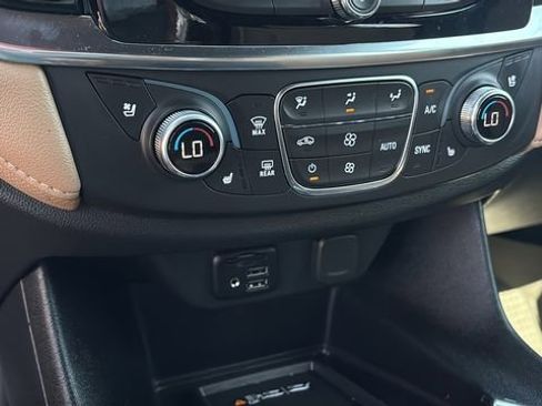 Used 2023 Chevrolet Traverse Premier image 29
