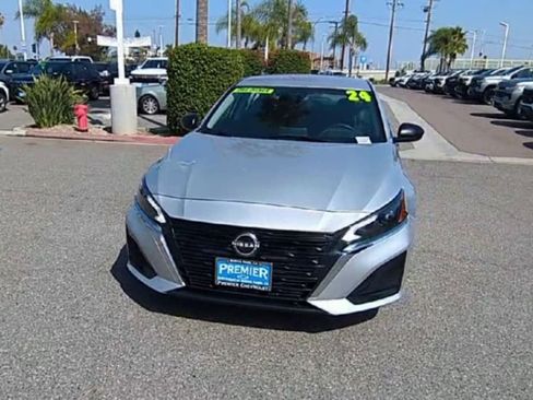 Used 2024 Nissan Altima 2.5 SV FWD image 3