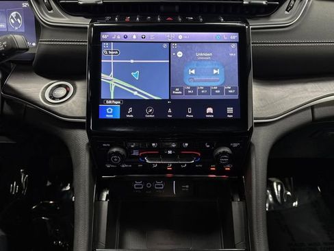 Used 2023 Jeep Grand Cherokee Limited w/ Luxury Tech Group II image 8