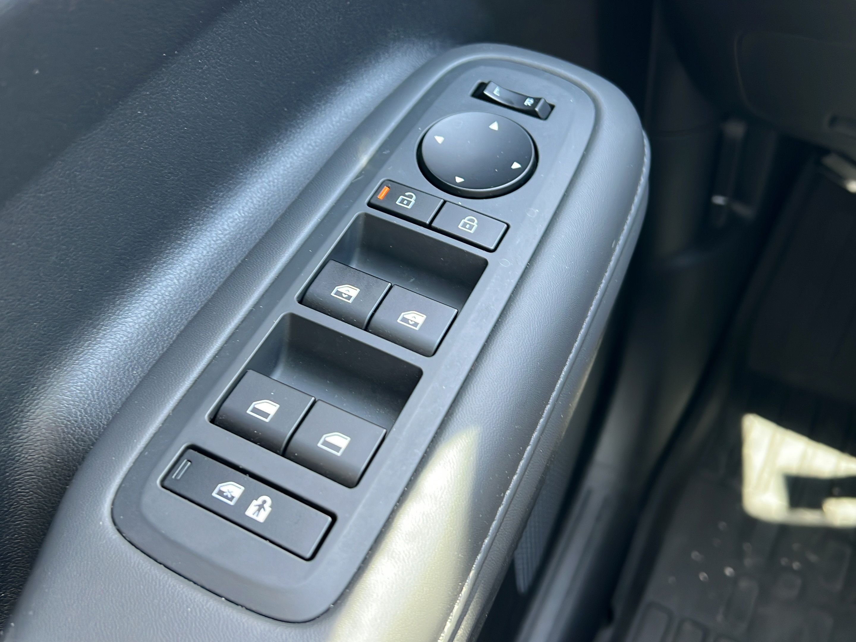 Certified 2025 Hyundai Santa Fe SEL FWD image 18