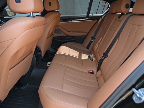 Used 2022 BMW 540i xDrive w/ M Sport Package image 19