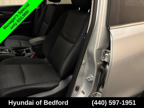 Used 2019 Nissan Rogue SV AWD/4WD image 12