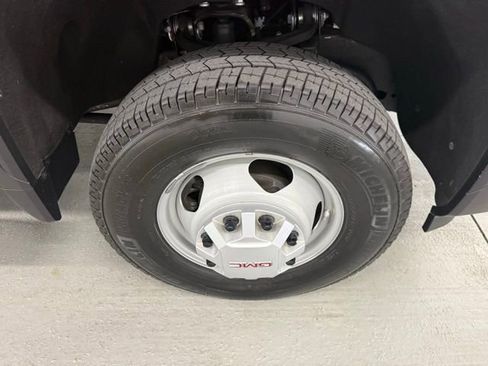 Used 2024 GMC Sierra 3500 Pro w/ Convenience Package image 4