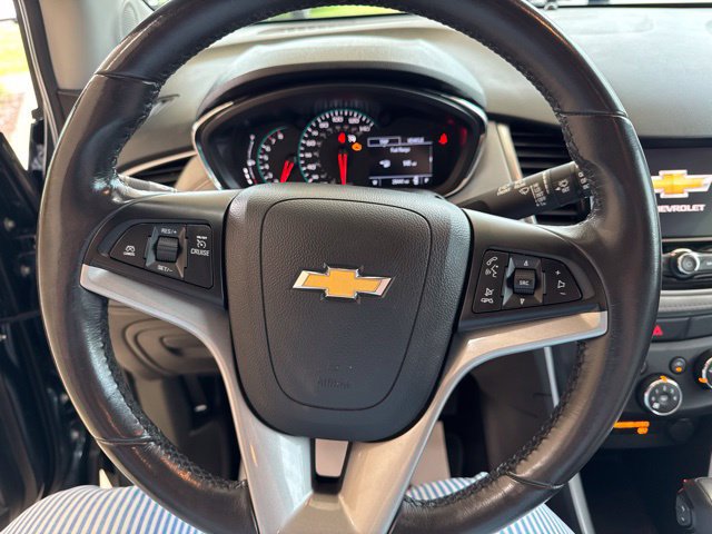 Used 2022 Chevrolet Trax LT w/ LT Convenience Package AWD/4WD image 17