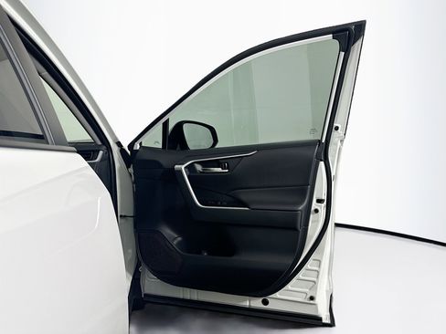 Used 2025 Toyota RAV4 XLE w/ Convenience Package image 33