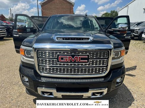 Used 2018 GMC Sierra 2500 Denali w/ Duramax Plus Package AWD/4WD image 32