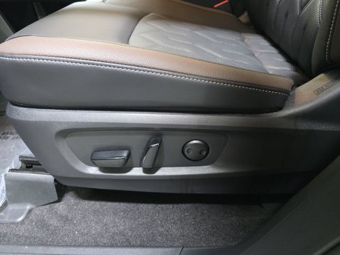 New 2026 Nissan Pathfinder Platinum FWD image 28