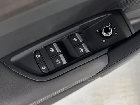 Used 2023 Audi Q5 e Premium Plus image 13