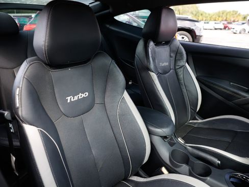 Used 2015 Hyundai Veloster Turbo image 16
