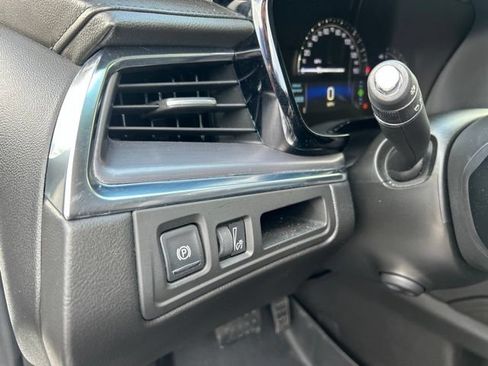 Used 2018 Cadillac XT5 Luxury w/ Driver Awareness Package FWD image 13