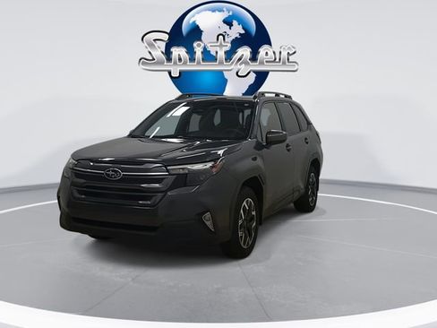 Used 2025 Subaru Forester Premium image 4