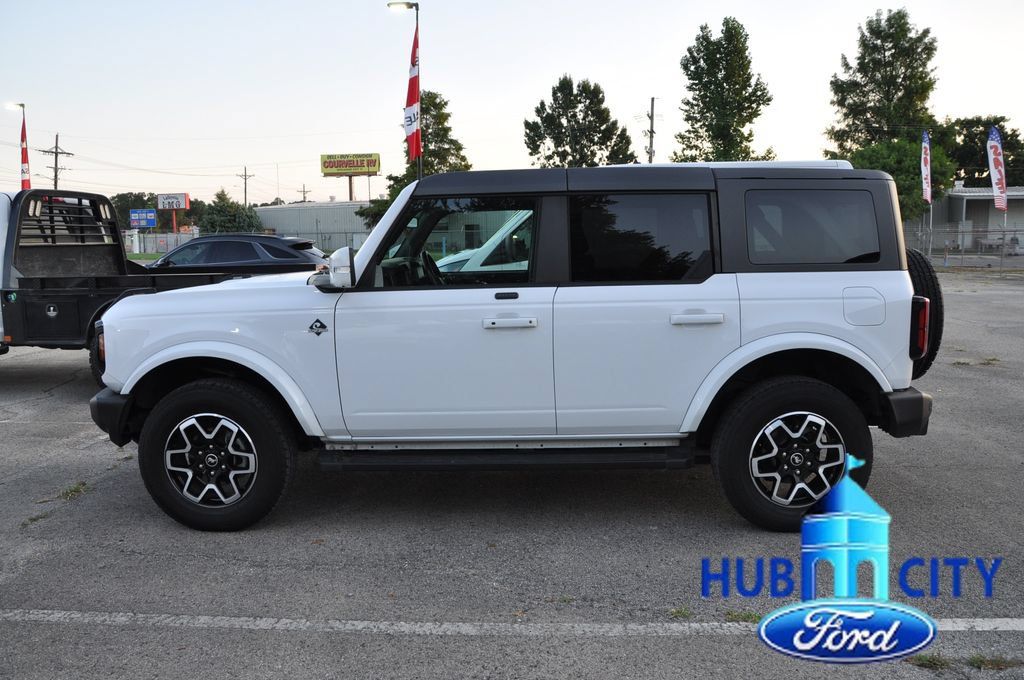 Used 2024 Ford Bronco Outer Banks AWD/4WD image 2