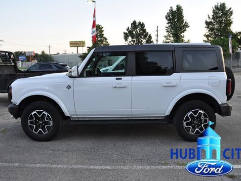 Used 2024 Ford Bronco Outer Banks AWD/4WD image 2