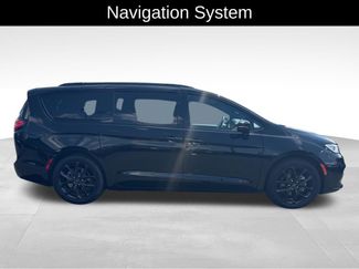 Used 2025 Chrysler Pacifica Limited FWD video 2
