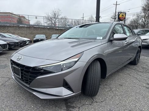 Used 2023 Hyundai Elantra SEL image 3