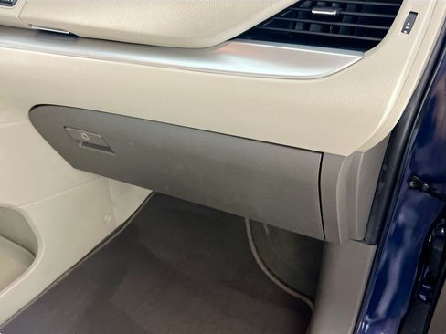 Used 2020 Toyota Sienna LE FWD image 32