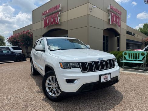 Used 2021 Jeep Grand Cherokee Laredo RWD image 1