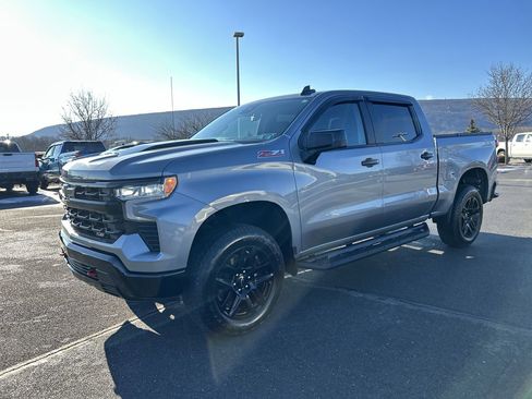 Used 2025 Chevrolet Silverado 1500 LT Trail Boss w/ Convenience Package II image 3