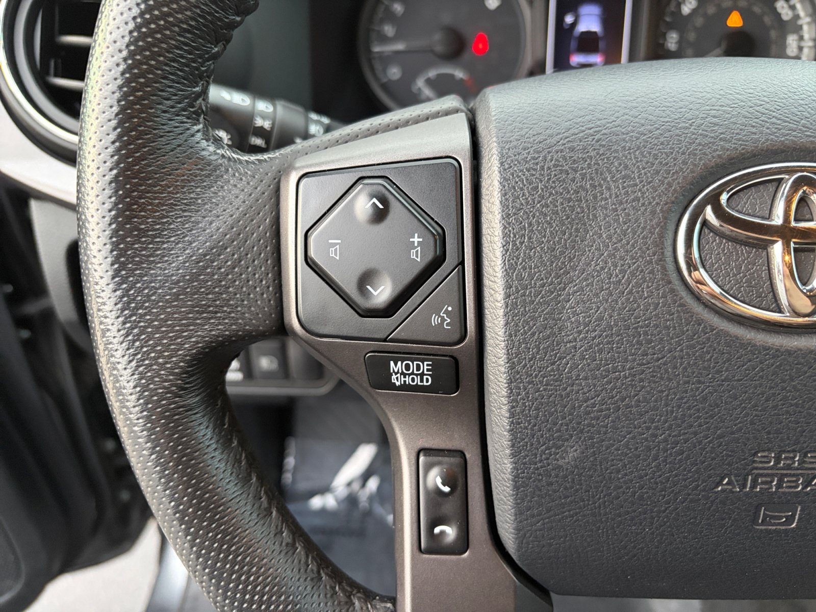 Used 2019 Toyota Tacoma TRD Off-Road AWD/4WD image 14