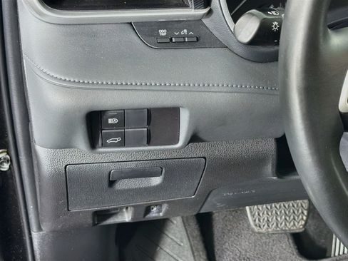 Used 2022 Toyota Highlander XSE FWD image 17