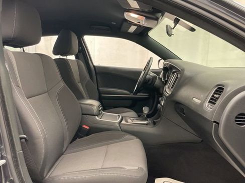 Used 2019 Dodge Charger SXT RWD image 12